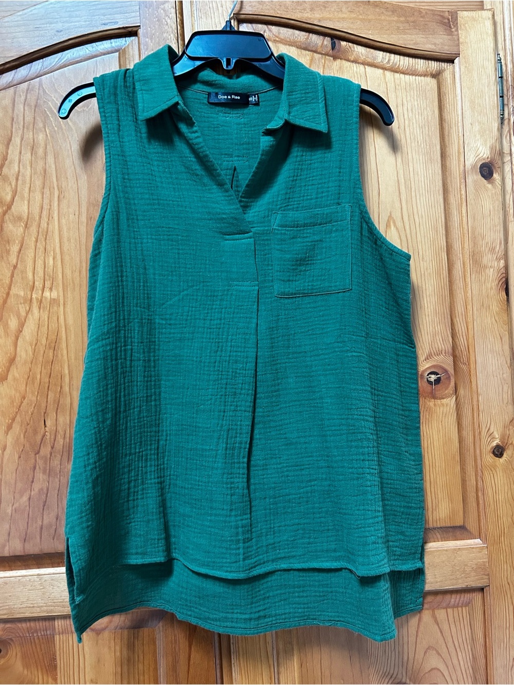 Doe & Rae Emerald Green Sleeveless Collared Shirt